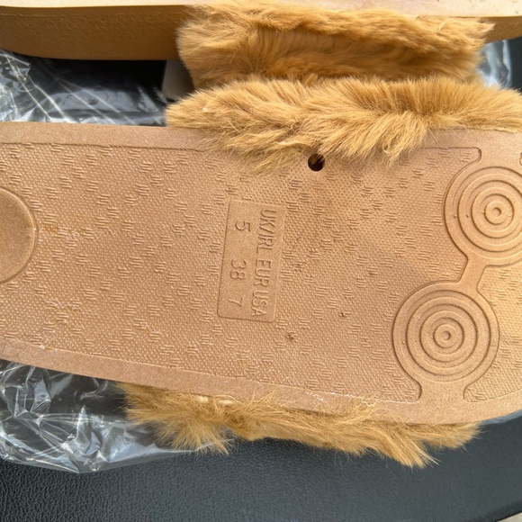 Rouge Helium Tan Faux Fur Slippers - Picture 4 of 4